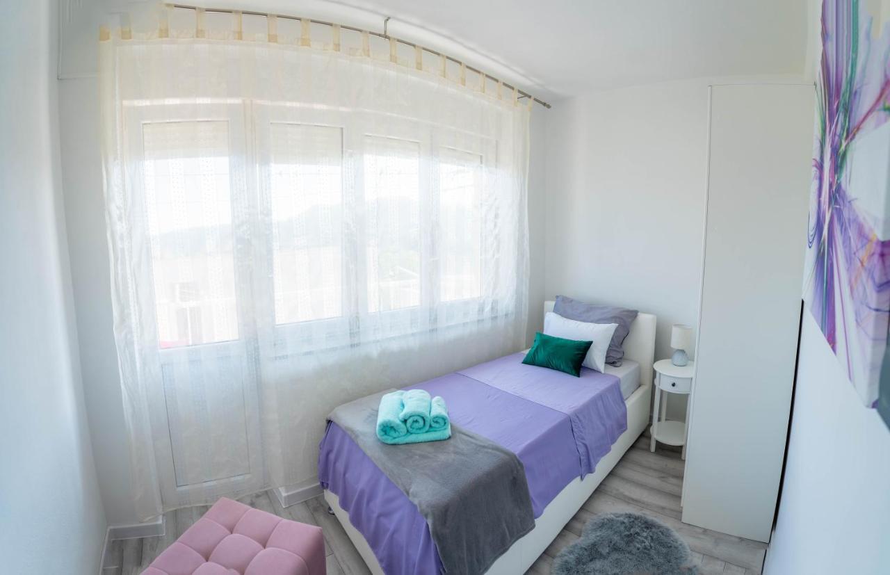 Apartman M Apartamento Knin Exterior foto