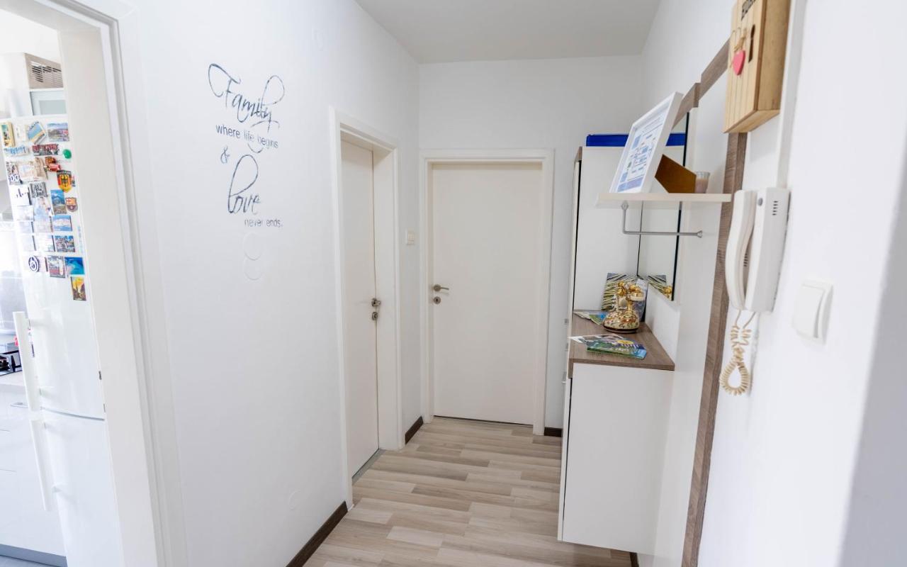 Apartman M Apartamento Knin Exterior foto