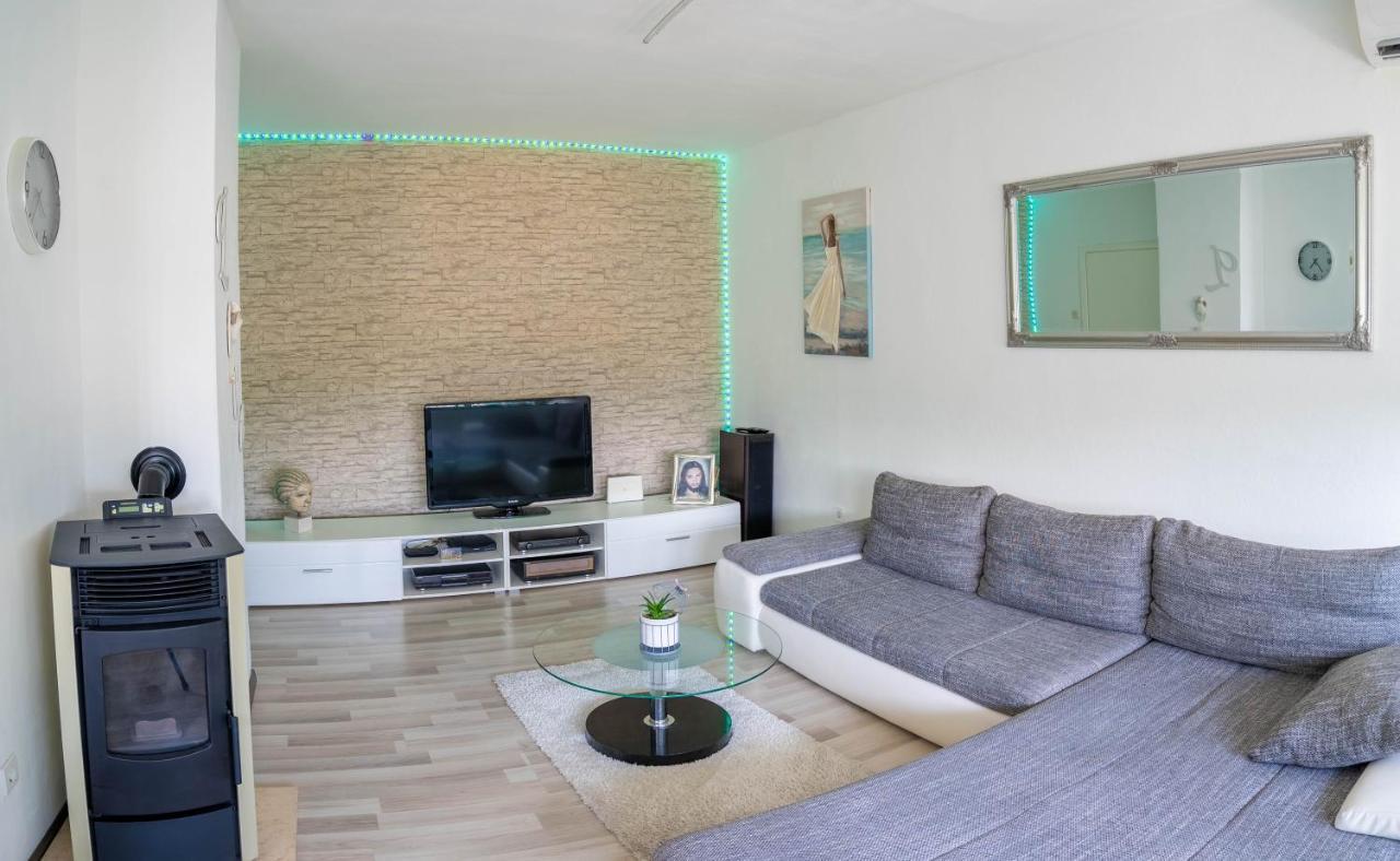 Apartman M Apartamento Knin Exterior foto
