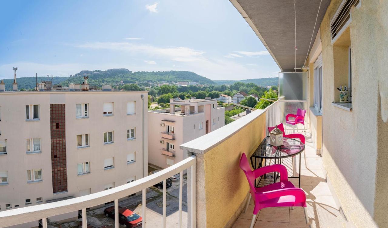 Apartman M Apartamento Knin Exterior foto